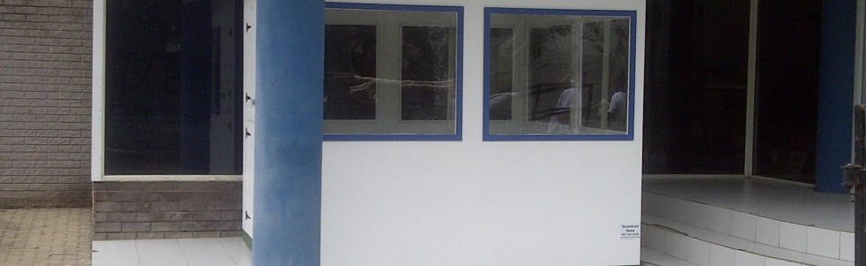 2.4m x 2.4m guard hut painted, fixed pane windows